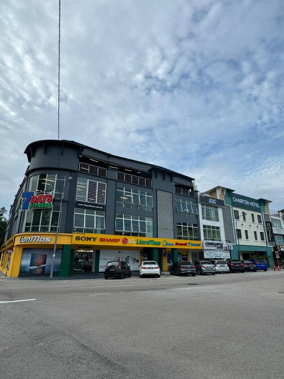 Hotel Chariton Nusa Bestari