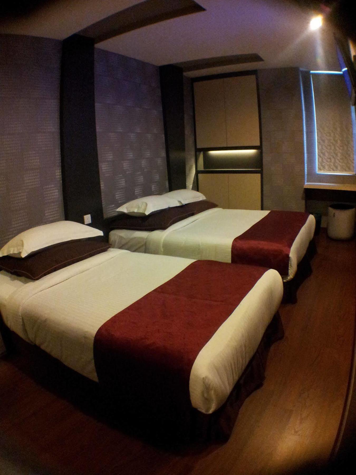Chariton Nusa Bestari Hotel 2*